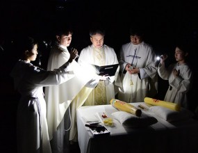 주님 부활 파스카성야 사진 올립니다.

추가 사진은 네이버카페 빛사모 목동성당 사진첩에서 감상하실 수 있습니다. 카페주소 https://cafe.naver.com/mtcpic
