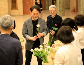 성모님의 밤  사진 올립니다.

추가 사진은 네이버카페 빛사모 목동성당 사진첩에서 감상하실 수 있습니다. 카페주소 https://cafe.naver.com/mtcpic