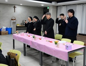 전입교우환영식 사진 올립니다.

추가 사진은 네이버카페 빛사모 목동성당 사진첩에서 감상하실 수 있습니다. 카페주소 https://cafe.naver.com/mtcpic