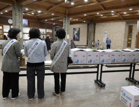 주님 부활 대축일 사진 올립니다.

추가 사진은 네이버카페 빛사모 목동성당 사진첩에서 감상하실 수 있습니다. 카페주소 https://cafe.naver.com/mtcpic