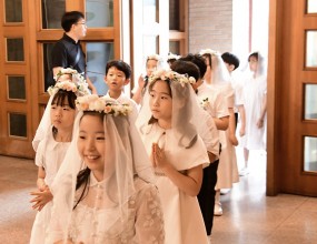 첫 영성체  사진 올립니다.

추가 사진은 네이버카페 빛사모 목동성당 사진첩에서 감상하실 수 있습니다. 카페주소 https://cafe.naver.com/mtcpic