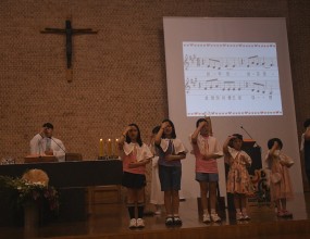 어린이미사 중 세례식  사진 올립니다.

추가 사진은 네이버카페 빛사모 목동성당 사진첩에서 감상하실 수 있습니다. 카페주소 https://cafe.naver.com/mtcpic